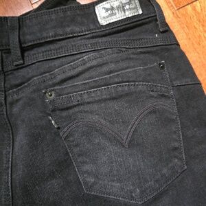 Levi's Fitted & Flaunts jeans